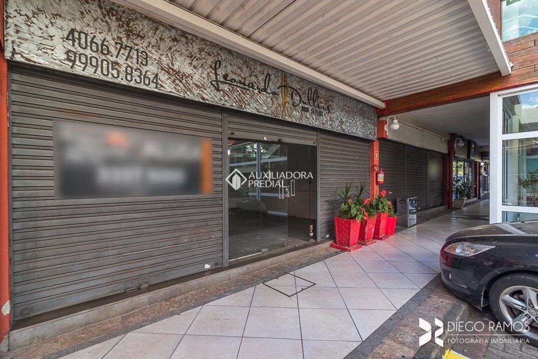 Ponto Comercial na Avenida Wenceslau Escobar, 1973, Cristal em Porto