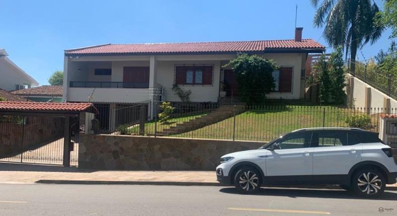 Casa à venda com 100m² na Travessa Lucas Barbosa, Nossa Senhora do Rosário  em Santa Maria, RS