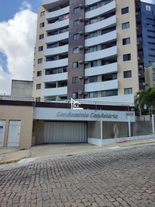 Apartamento na Rua Professor Moura Rabelo, Candelária em Natal, por R