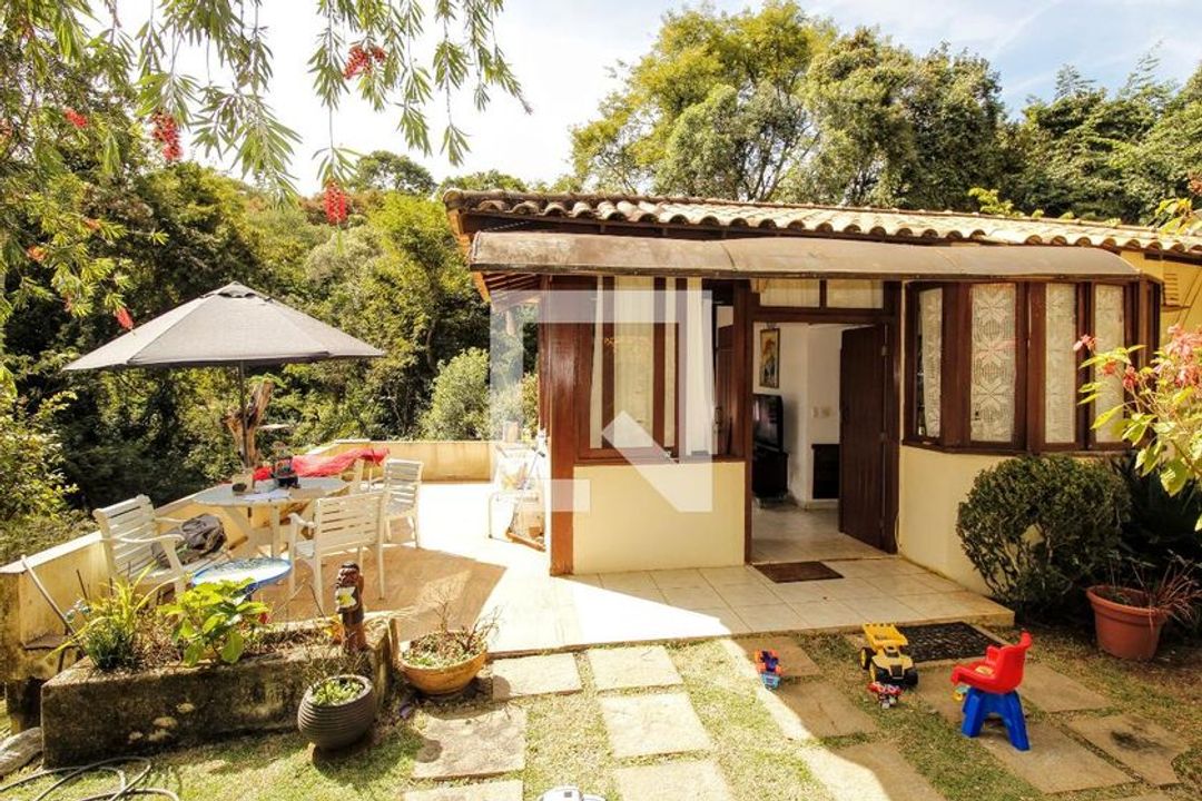 Casa de Condomínio na Alameda das Azaléias, Jardim Canada em Nova Lima