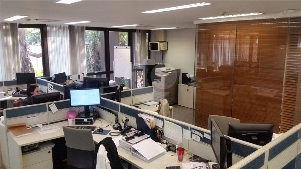 Sala Comercial na Avenida Alfredo Egídio de Souza Aranha, Chácara Santo Antônio em São Paulo Sala Comercial na Avenida Alfredo Egídio de Souza Aranha, Chácara Santo Antônio em São Paulo