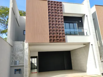 Sobrado com 3 Quartos para alugar, 160m² no Vila Rosa, Goiânia