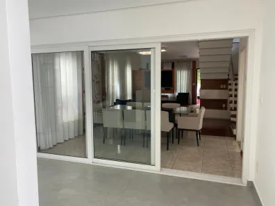 Casa de Condomínio com 3 Quartos para alugar, 280m² no Vila Oliveira, Mogi das Cruzes