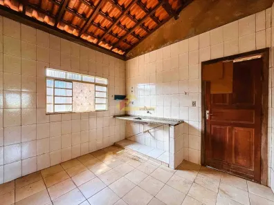 Casa com 3 Quartos para alugar, 137m² no Morumbi, Divinópolis