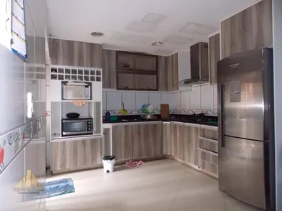 Sobrado com 6 Quartos à venda, 400m² no Santa Maria, Brasília