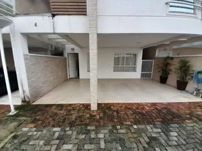 Casa de Condomínio com 4 Quartos para alugar, 180m² no Vila Oliveira, Mogi das Cruzes