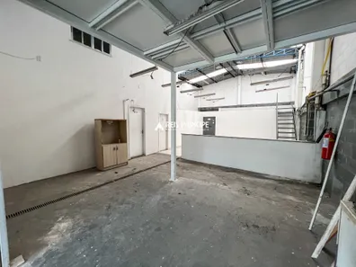 Galpão/Depósito/Armazém para venda ou aluguel, 300m² no Taquara, Rio de Janeiro
