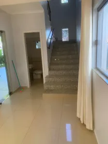 Sobrado com 4 Quartos para alugar, 270m² no Jardins Valência, Goiânia