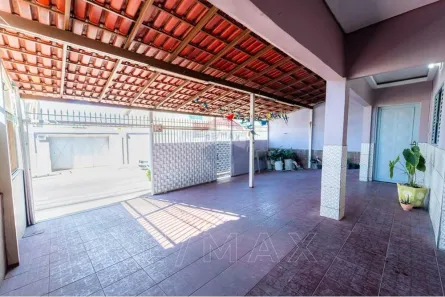 Casa com 3 Quartos à venda, 220m² no Setor Leste, Brasília
