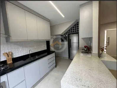 Sobrado com 3 Quartos para alugar, 154m² no Vila Rosa, Goiânia