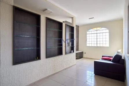 Casa com 3 Quartos para alugar, 220m² no Santa Efigênia, Belo Horizonte