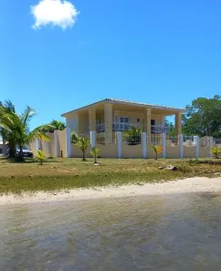 Casa com 4 Quartos para alugar, 300m² no Renascer - PHOC II, Camaçari