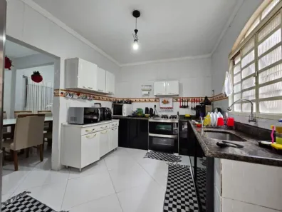 Sobrado com 3 Quartos para alugar, 200m² no Santa Maria, Brasília