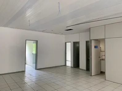 Sala Comercial para alugar, 138m² no Acupe de Brotas, Salvador