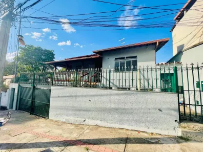 Casa com 5 Quartos para alugar, 240m² no Universitário, Belo Horizonte