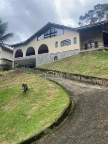Casa com 5 Quartos para alugar, 250m² no Retiro, Petrópolis