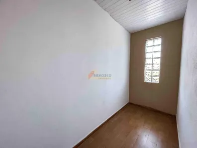 Casa com 3 Quartos para alugar, 95m² no São José, Divinópolis