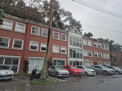 Ponto Comercial para alugar, 32m² no Quarteirão Brasileiro, Petrópolis
