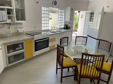 Casa de Condomínio com 5 Quartos à venda, 300m² no Loteamento Portal do Sol I, Goiânia