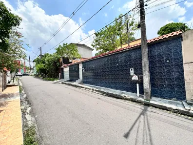 Casa com 5 Quartos à venda, 300m² no Alvorada, Manaus