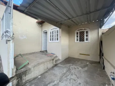 Casa com 2 Quartos para alugar, 120m² no Heliópolis, Belo Horizonte