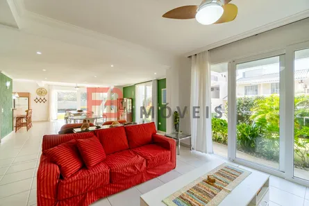 Sobrado com 5 Quartos para alugar, 250m² no Canto Grande, Bombinhas