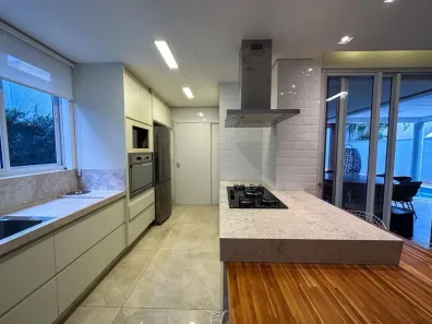 Sobrado com 4 Quartos para alugar, 340m² no Jardins Valência, Goiânia