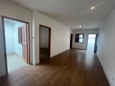 Casa de Condomínio com 2 Quartos para alugar, 60m² no Duchas, Petrópolis