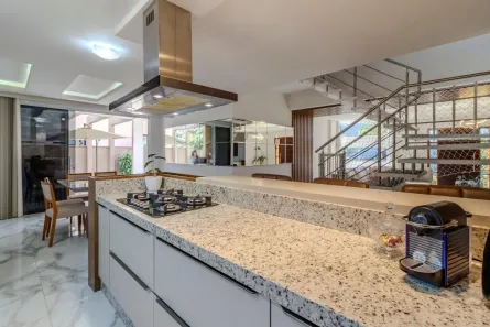 Sobrado com 4 Quartos à venda, 270m² no Balneário Praia do Pernambuco, Guarujá