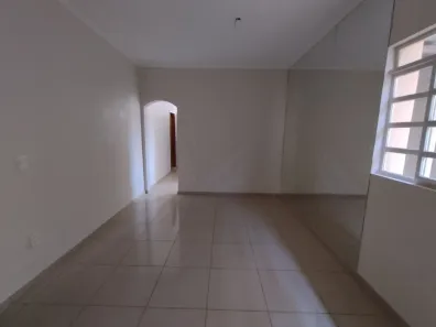Casa com 3 Quartos para alugar, 200m² no Santa Efigênia, Belo Horizonte