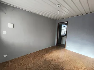 Casa com 2 Quartos para alugar, 80m² no Vila Martins, Carapicuíba