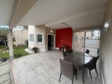Casa de Condomínio com 3 Quartos para alugar, 250m² no Flores, Manaus