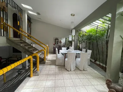 Sobrado com 4 Quartos à venda, 492m² no Candelária, Natal