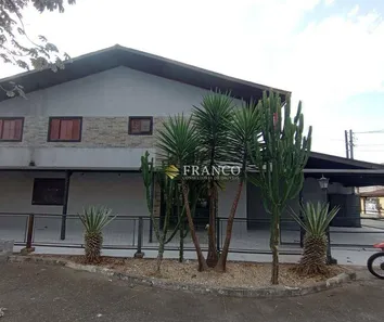 Imóvel Comercial com 3 Quartos para alugar, 240m² no Vila Aparecida, Taubaté