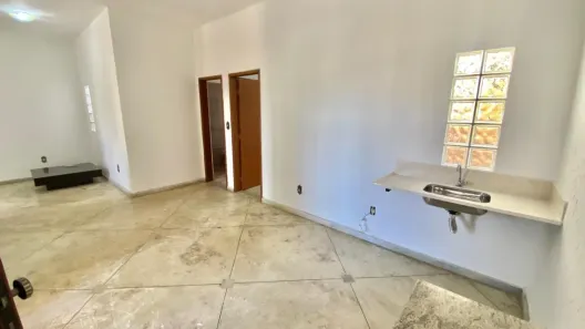 Casa com 2 Quartos para alugar, 70m² no Santa Tereza, Belo Horizonte