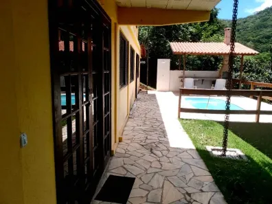 Casa com 2 Quartos para alugar, 200m² no Pedro do Rio, Petrópolis