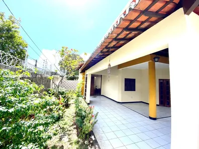 Sobrado com 4 Quartos à venda, 325m² no Capim Macio, Natal
