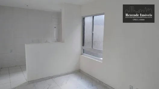 Apartamento com 2 Quartos para alugar, 40m² no Bom Jesus, Campo Largo