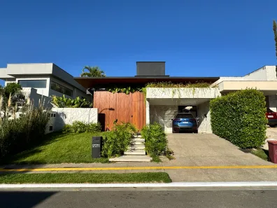 Casa com 5 Quartos para alugar, 280m² no Jardins Valência, Goiânia