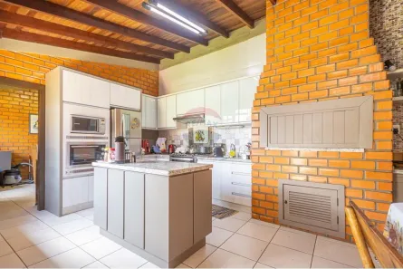 Sobrado com 4 Quartos à venda, 250m² no Bom Princípio, Gravataí