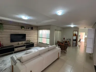 Casa com 3 Quartos para alugar, 180m² no Loteamento Portal do Sol I, Goiânia