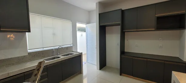 Casa de Condomínio com 3 Quartos para alugar, 160m² no Residencial Condomínio Jardim Veneza, Senador Canedo