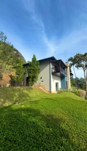 Casa de Condomínio com 5 Quartos para venda ou aluguel, 1060m² no Samambaia, Petrópolis