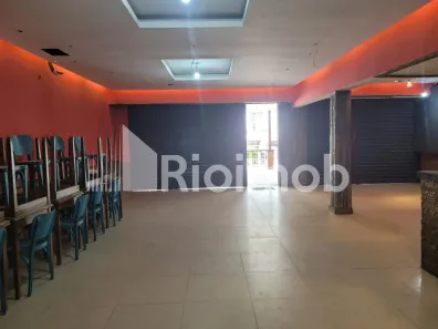 Ponto Comercial para venda ou aluguel, 210m² no Vargem Pequena, Rio de Janeiro