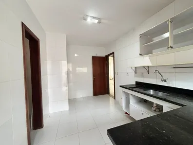 Casa de Condomínio com 4 Quartos para alugar, 260m² no Buraquinho, Lauro de Freitas
