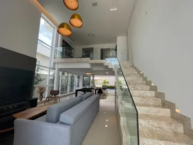 Sobrado com 4 Quartos para alugar, 550m² no Jardins Valência, Goiânia