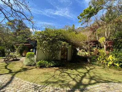 Casa de Condomínio com 4 Quartos para venda ou aluguel, 400m² no Cuiabá, Petrópolis