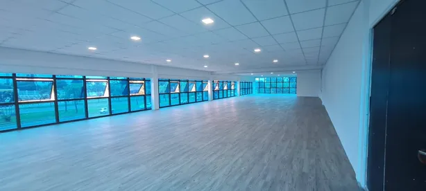 Sala Comercial para alugar, 300m² no Barra Olímpica, Rio de Janeiro