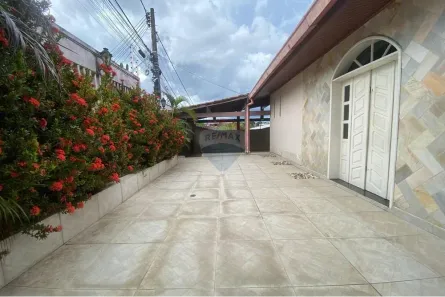 Casa com 4 Quartos à venda, 246m² no Adrianópolis, Manaus