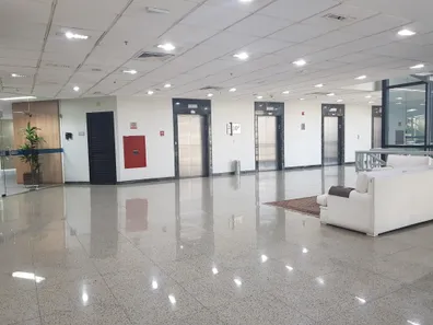 Sala Comercial para alugar, 490m² no Asa Norte, Brasília